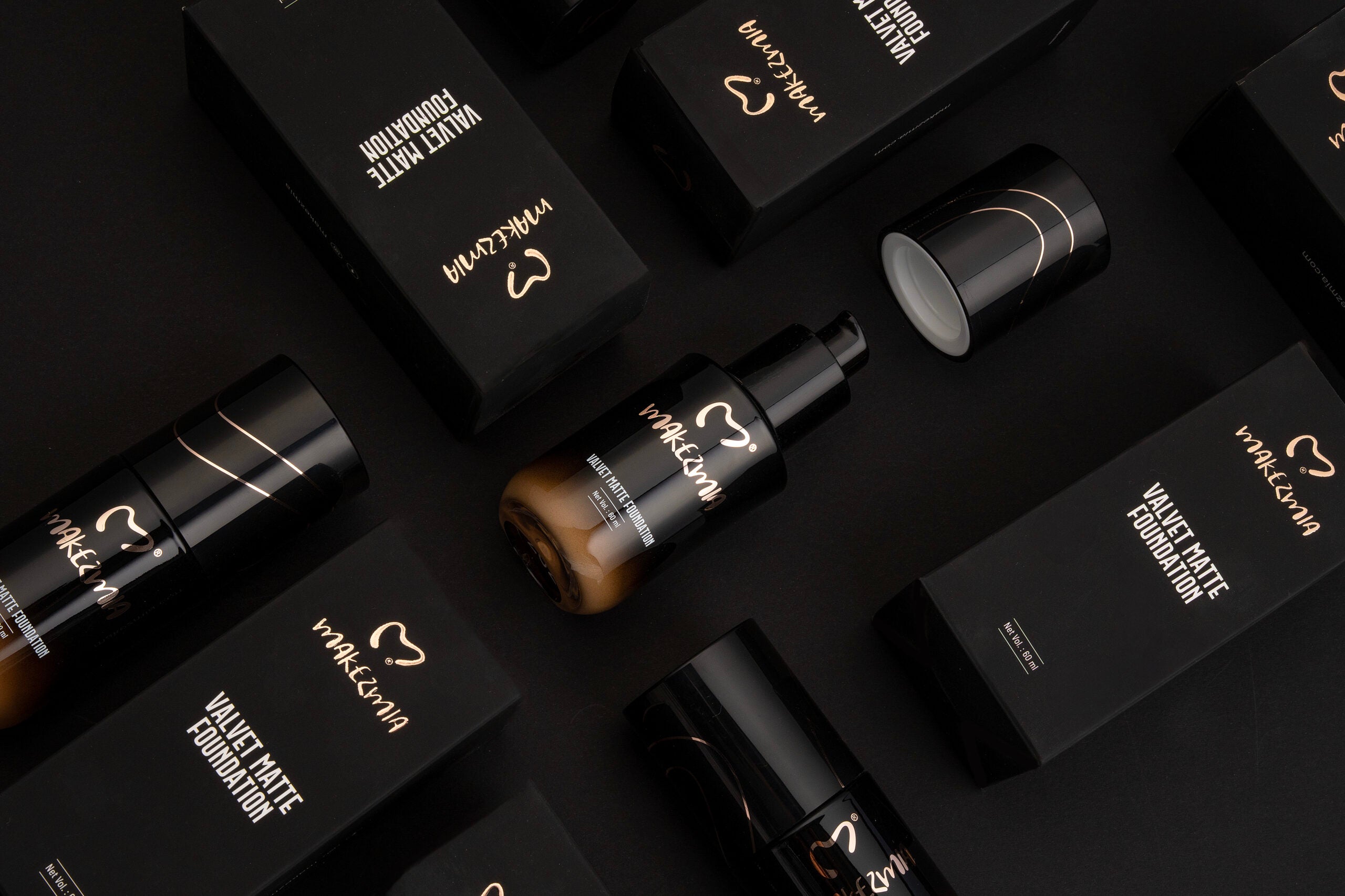 Makezmia Velvet Matt Foundation MKZ 203 – Hobs professional